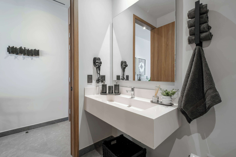 Bathroom 5, Studio Overlooking the Revolution Monument, Mexico City
