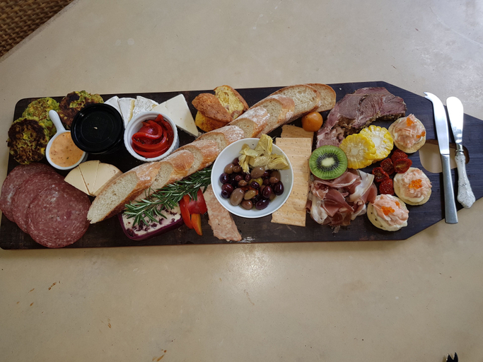 Food & Drinks