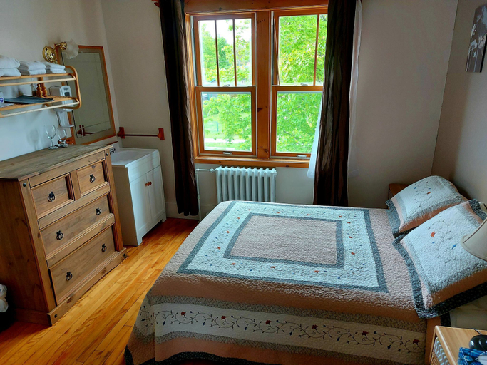 Bedroom 2, Auberge l'Orpailleur, Vallée-de-l'Or
