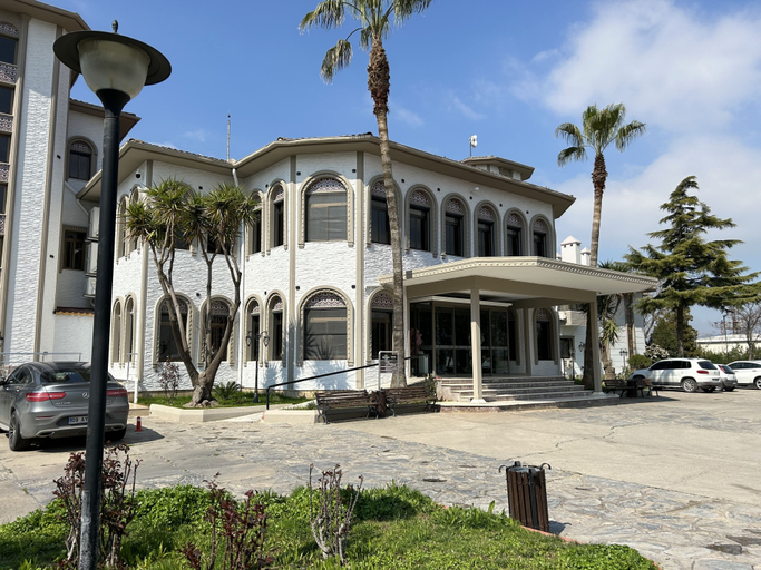 Exterior & Views