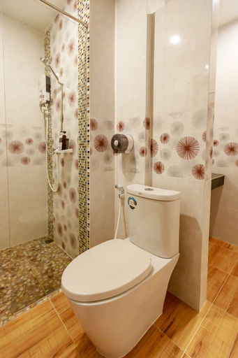 Bathroom 4, Saline Hot Spring Resort, Khlong Thom