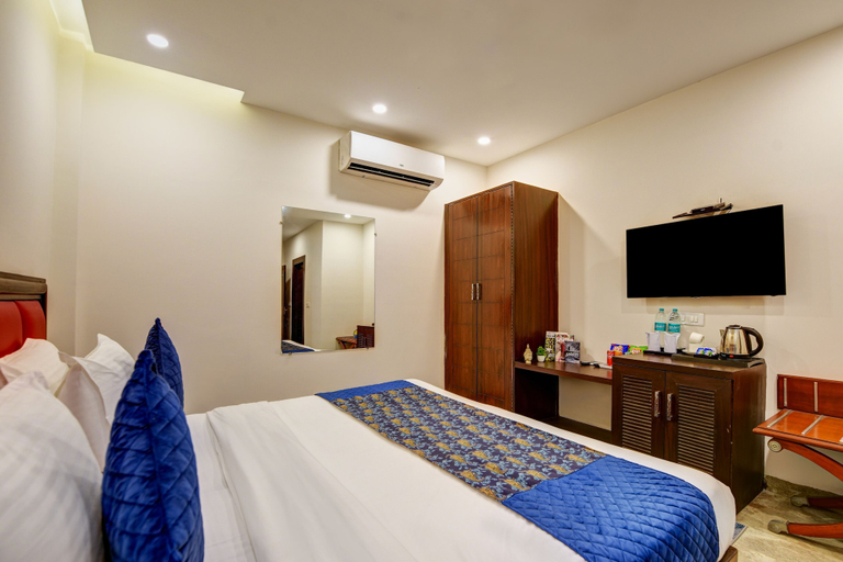 Room 3, Blu Sapphire Inn Airport Aerocity Hotel, Delhi