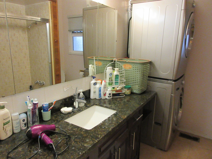 Bathroom 4, Quite House near Vancouver Airport, Greater Vancouver