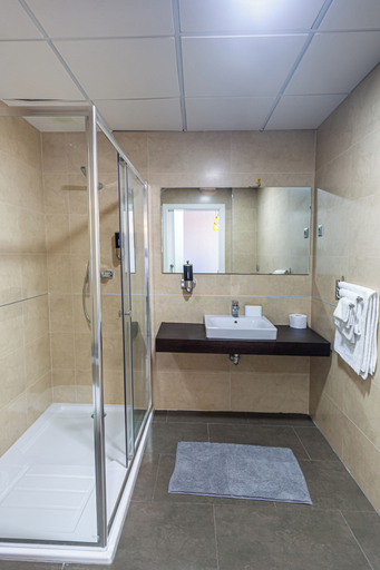 Bathroom, maya bay suites, Alicante