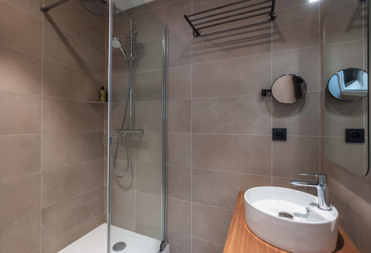Bathroom 4, Hôtel l'escale marine, Finistère