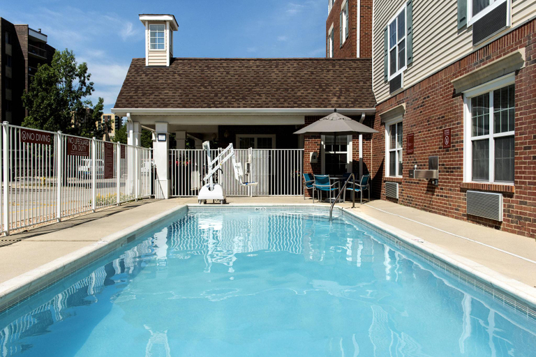 Sport & Beauty, TownePlace Suites by Marriott Chicago Lombard, Dupage