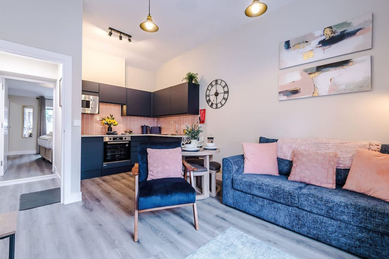 Room 2, NEW Modern 1-bed Flat Great Location Sleeps 4, Cheshire West and Chester