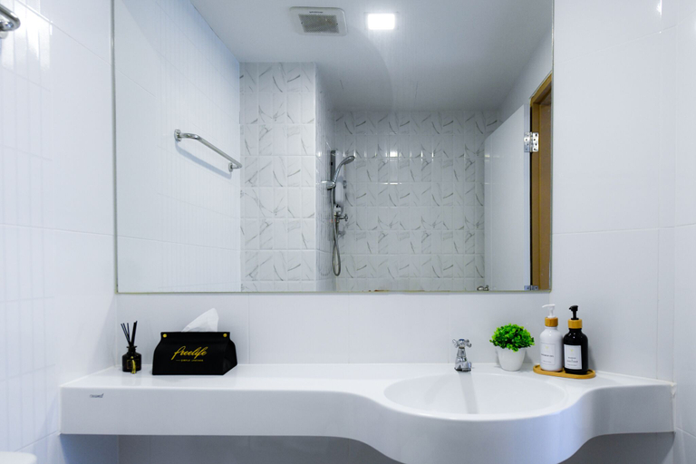 Bathroom 3, You Hotel, Chatuchak