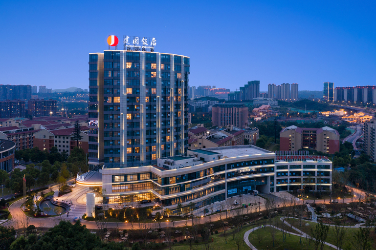 Exterior & Views