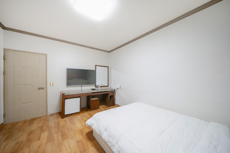 Bedroom 3, Yeosu Living, Yeosu