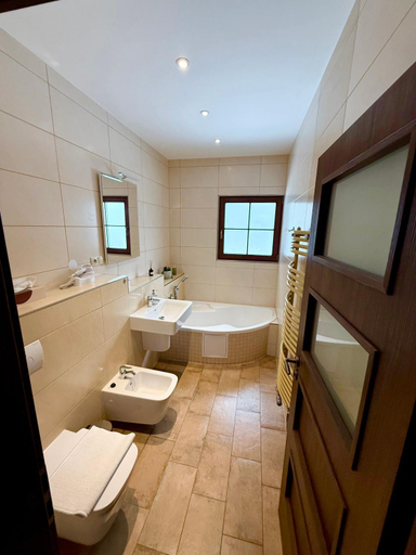 Bathroom 3, Jezirko lesni restaurant & penzion, Karlovy Vary