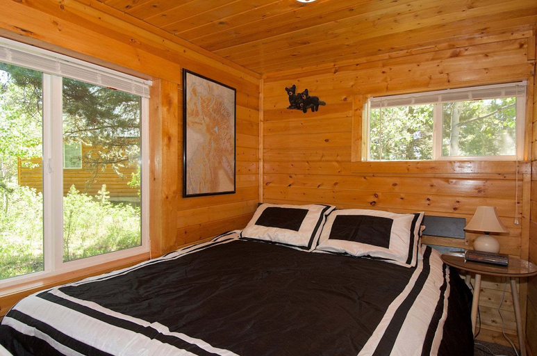 Interior 3, Remington Retreat, Fremont