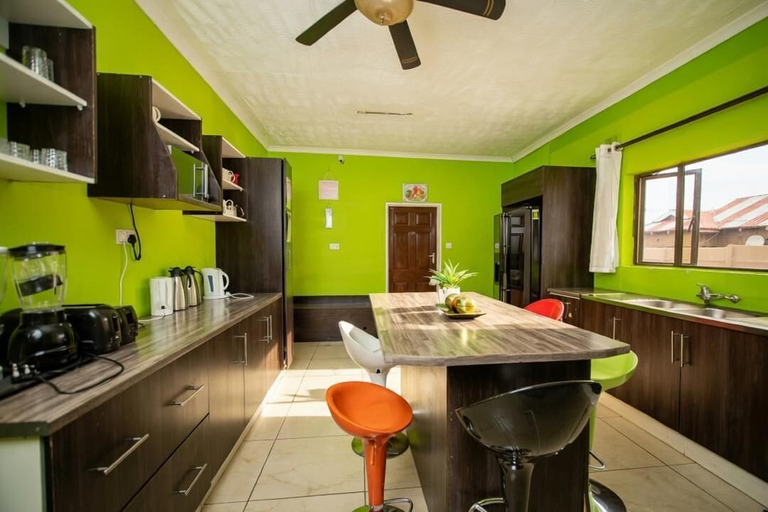 Private kitchen, Sweet Haven Holiday Lodge, Hwange