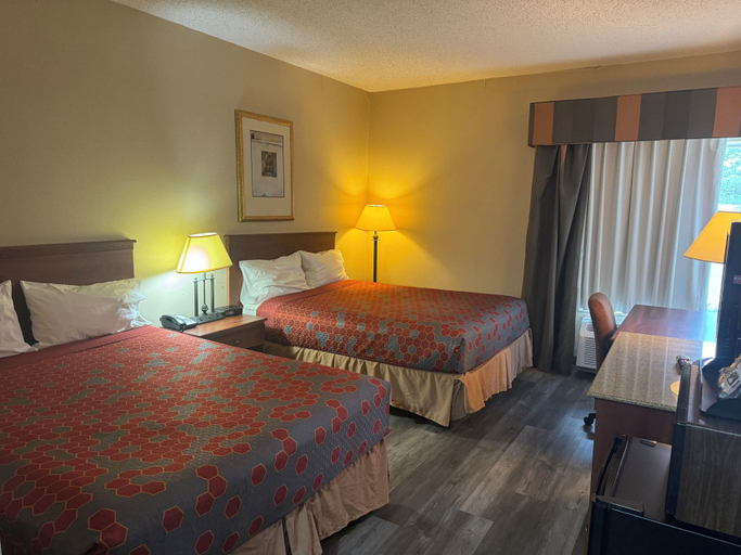 Bedroom 2, Days Inn by Wyndham Dodge City, Ford