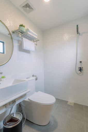 Bathroom 4, LOBOC RIVERSIDE INN and RESTAURANT, Loboc