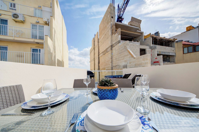 Balcony 4, Sliema Sunny 3-bedroom Penthouse With Jacuzzi