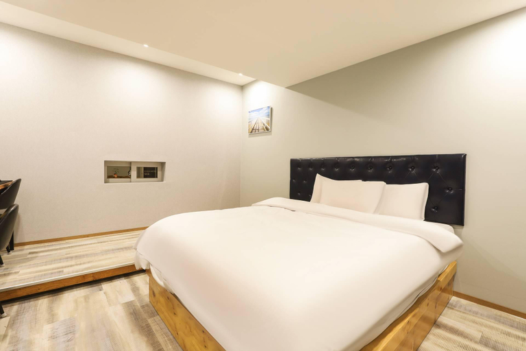 Bedroom 3, Gyeongsan Evian Hotel, Dong