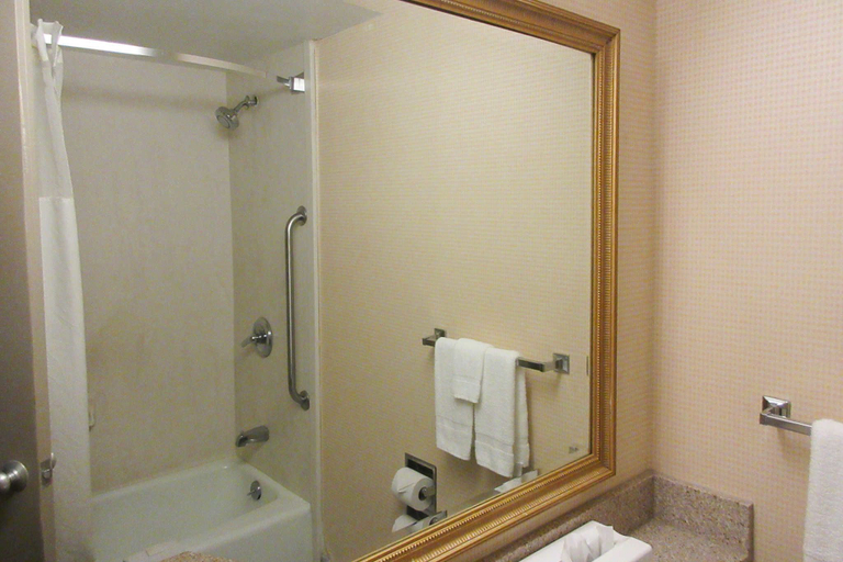 Bathroom 4, Quality Inn & Suites Charleston - Civic Center, Kanawha