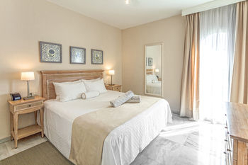 Guestroom 5, Royal Oasis Club at Pueblo Quinta, Málaga