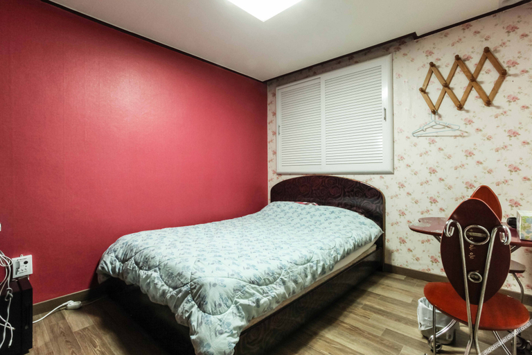 Bedroom 2, Jeju Donggung Motel, Jeju