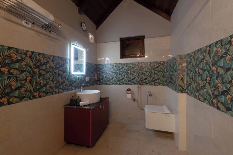 Bathroom 3, Alaya Stays Amara Dawn, Nainital