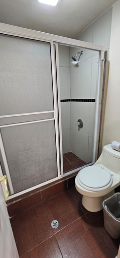 Bathroom 3, Hotel Aeropuerto Tijuana, Tijuana