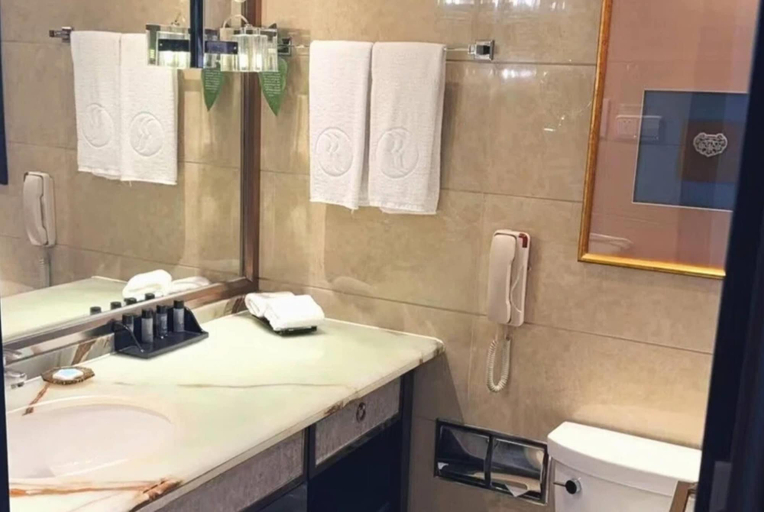 Bathroom 4, Ramada Plaza Tian Lu, Wuhan