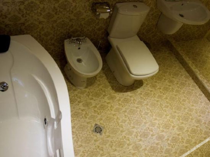 Bathroom 4, Royal Plaza, Yerevan