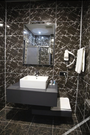 Bathroom, Euphoria Apartments, Batumi