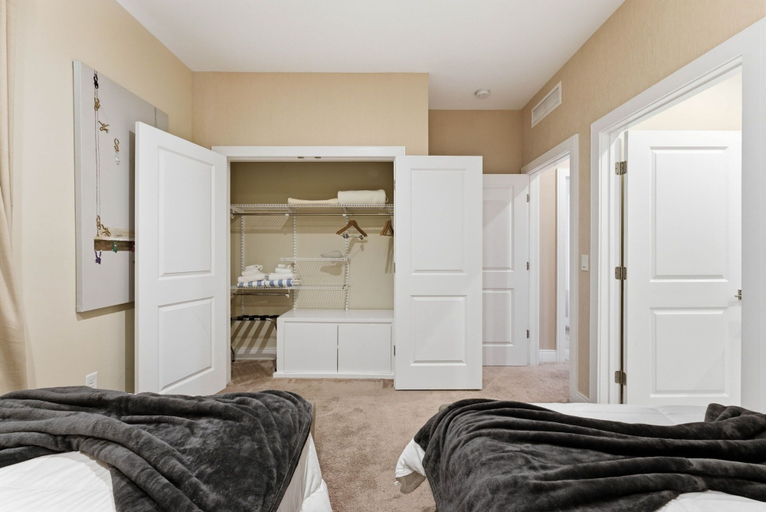 Room 3, Magic Village 4br, Spacious and Stylish, Osceola