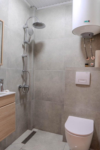 Bathroom 2, Villa KiWi in the Heart of Ohrid