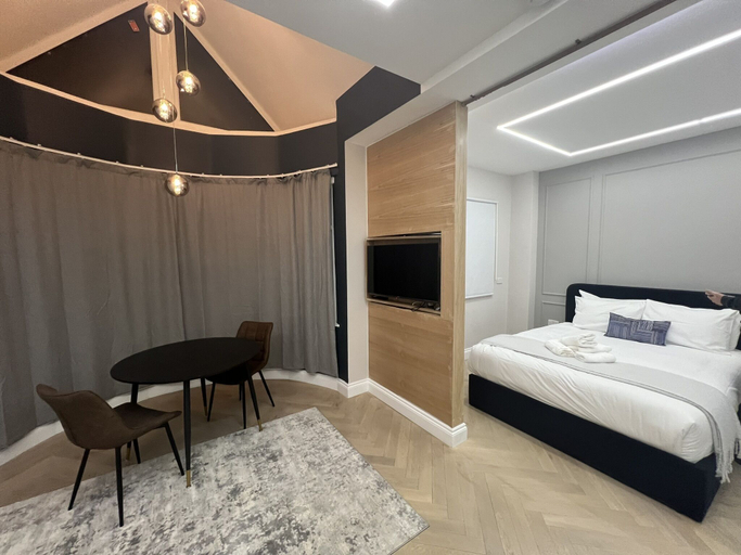 Bedroom 3, London Studios and Suites, London