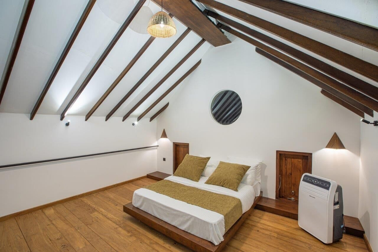 Room 2, Avora Lake Villas, N. Palatha East