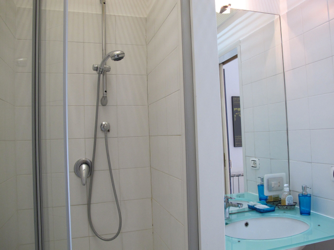 Bathroom 3, Babuino Apartments - Piazza di Spagna, Rome