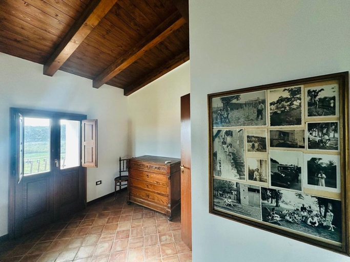 Others 4, Tenute Pacelli - Azienda Agricola, Cosenza