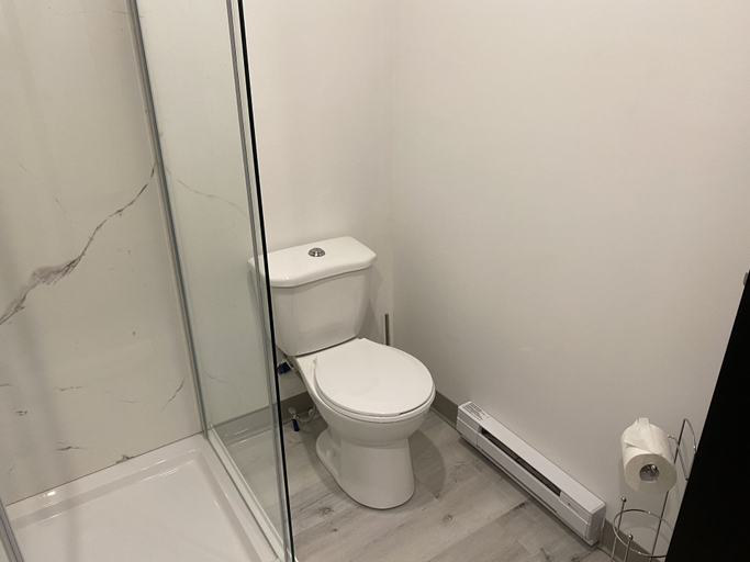 Bathroom 2, Hôtel St-Alexis, Portneuf