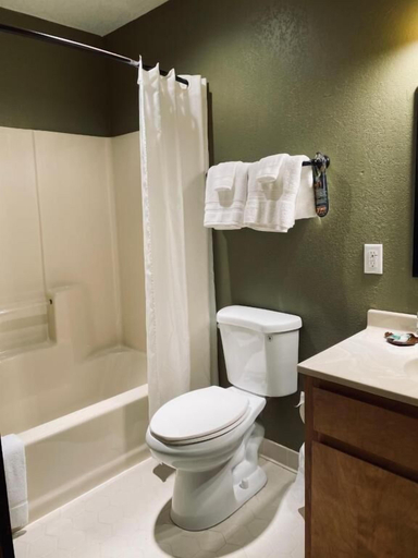 Bathroom 3, Sylvan Valley Lodge & Cellars, White