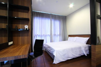 Others 3, IVY THONGLOR 55, Wattana