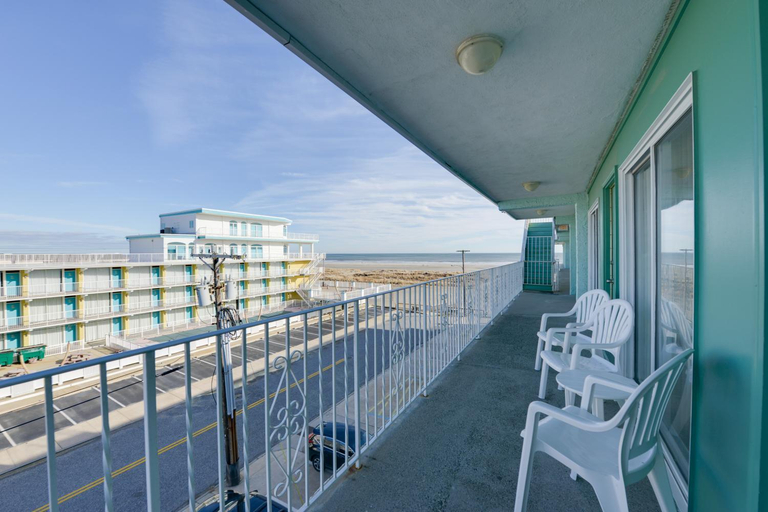 Others 4, Updated Oceanside Condo - 5 Miles to Cape May!, Cape May