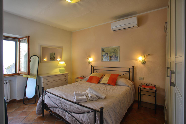 Bedroom 2, La Torre Nomipesciolini, Siena