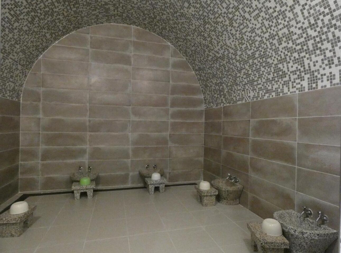 Others 4, Hotel Zenith, Oran