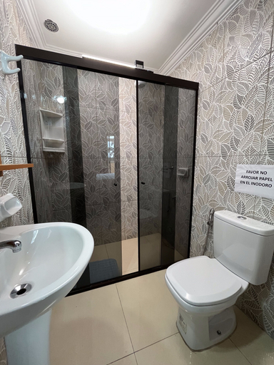 Bathroom, Darling Hotel Ciudad del Este, Ciudad del Este