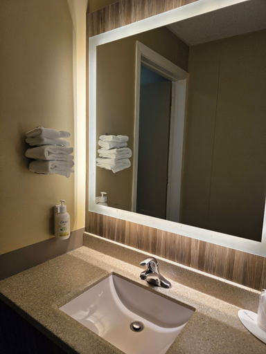 Bathroom 4, Super 8 by Wyndham Hearst ON, Cochrane