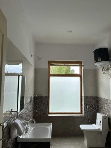 Bathroom, Otsal Villa, Leh
