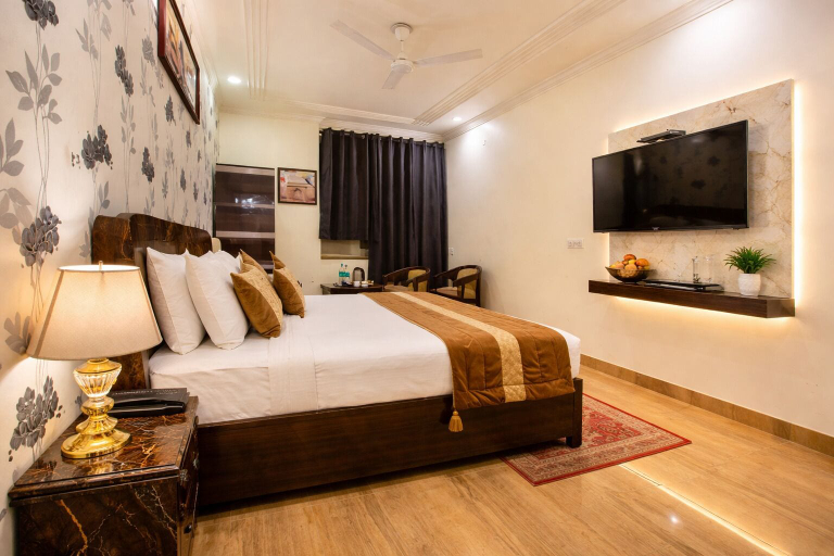 Room 3, OPO ALPINE TREE, Delhi