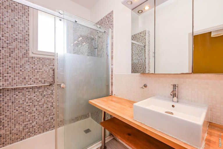 Bathroom 2, La grande maison de Suzanne đź”… et son Jardin, Tarn