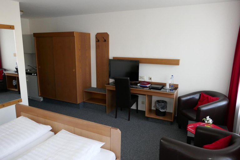 Bedroom 2, Hotel Bayerischer Hof, Altötting