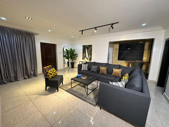 Living area 2, Scottsville by CheckersBNB, AbujaMun