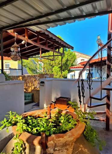 Terrace/patio 4, Chez Beliz Konuk Evi, Ayvalık