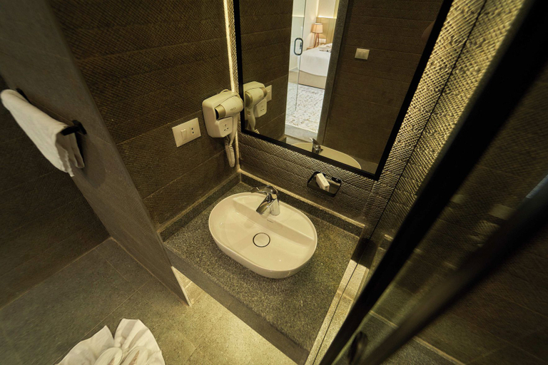 Bathroom 4, Pyramids Secret Hotel, Giza